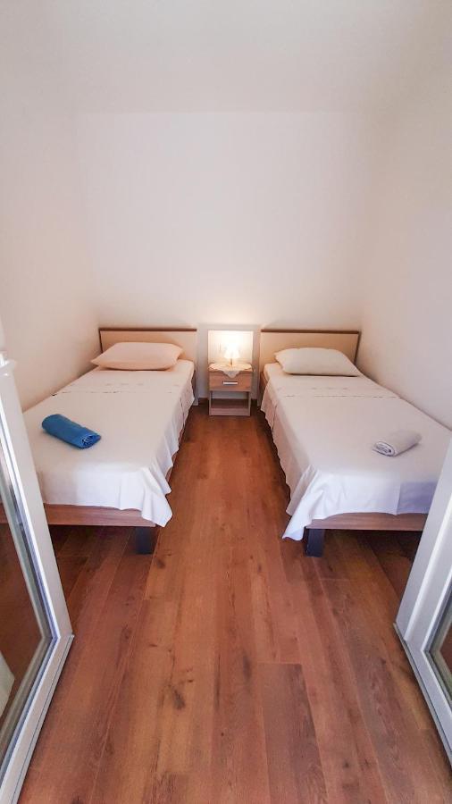 Apartment Nina โรวีน ภายนอก รูปภาพ