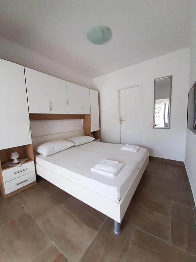 Apartment Nina โรวีน ภายนอก รูปภาพ