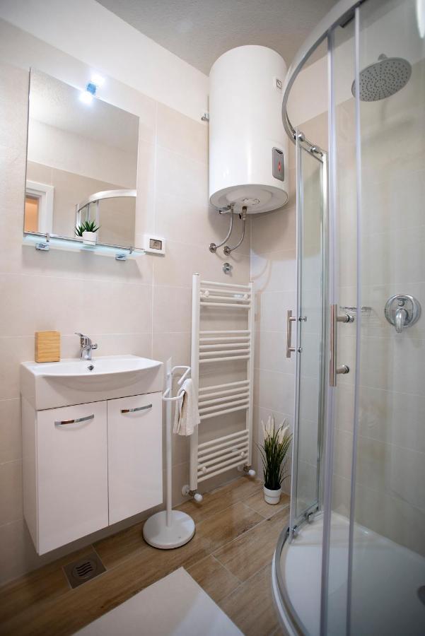 Apartment Nina โรวีน ภายนอก รูปภาพ